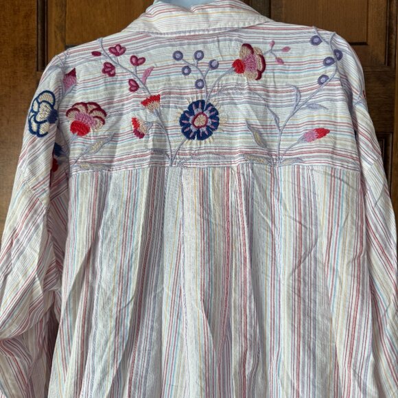 Johnny Was Workshop White w/Pinstripes & Embroidered Flowers Shirt 1X - Picture 11 of 14